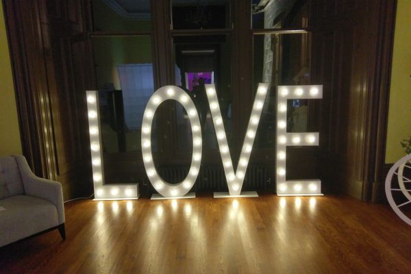 5ft traditional love letter sign hire